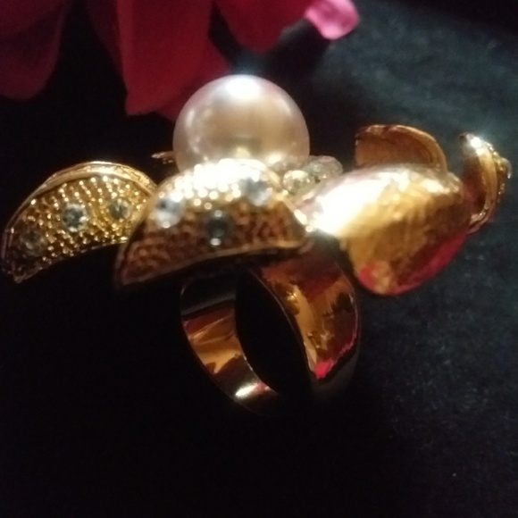 FLOWER STATEMENT FASHION RING - Picture 6 of 7